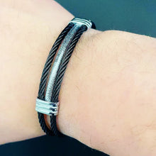 Load image into Gallery viewer, Wire Knot Men&#39;s Bracelet
